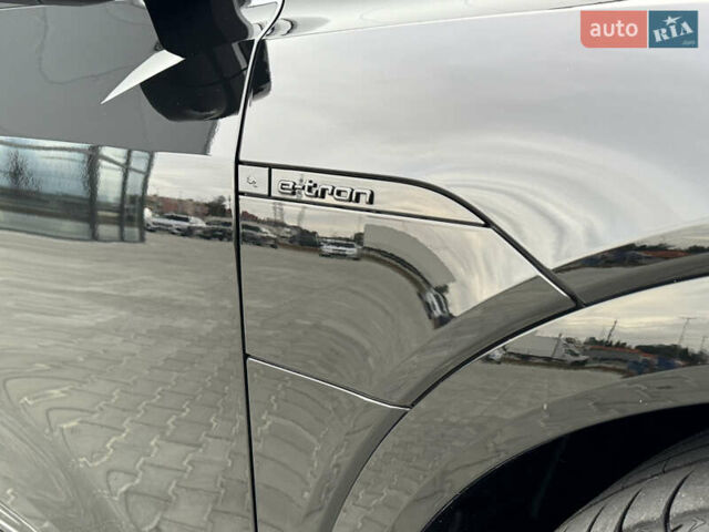 Ауді Q8 e-tron 2023 у Мукачеве на Automoto.ua Чорний Ауді Q8 e-tron, об'ємом двигуна 0 л та пробігом 38 тис. км за 64500 $, фото 35 на Automoto.ua