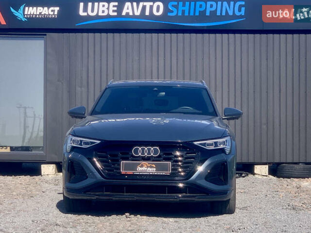 Чорний Ауді Q8 e-tron, об'ємом двигуна 0 л та пробігом 3 тис. км за 55000 $, фото 2 на Automoto.ua