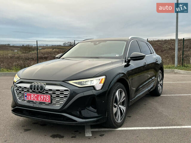 Чорний Ауді Q8 e-tron, об'ємом двигуна 0 л та пробігом 49 тис. км за 44200 $, фото 1 на Automoto.ua