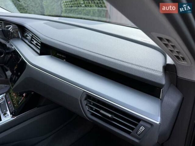 Черный Ауди Q8 e-tron, объемом двигателя 0 л и пробегом 20 тыс. км за 49999 $, фото 48 на Automoto.ua