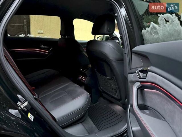Черный Ауди Q8 e-tron, объемом двигателя 0 л и пробегом 32 тыс. км за 56700 $, фото 36 на Automoto.ua