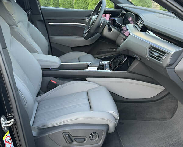 Черный Ауди Q8 e-tron, объемом двигателя 0 л и пробегом 23 тыс. км за 55000 $, фото 72 на Automoto.ua