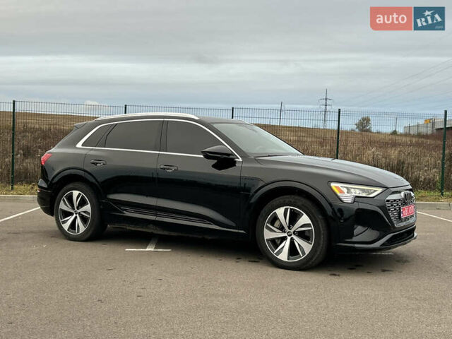 Чорний Ауді Q8 e-tron, об'ємом двигуна 0 л та пробігом 49 тис. км за 44200 $, фото 10 на Automoto.ua