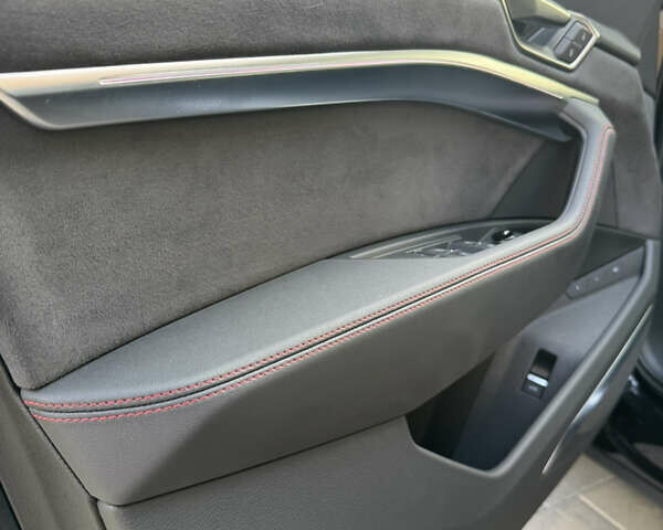 Чорний Ауді Q8 e-tron, об'ємом двигуна 0 л та пробігом 31 тис. км за 57900 $, фото 66 на Automoto.ua
