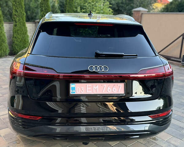 Черный Ауди Q8 e-tron, объемом двигателя 0 л и пробегом 23 тыс. км за 55000 $, фото 11 на Automoto.ua