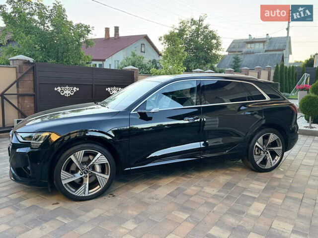 Черный Ауди Q8 e-tron, объемом двигателя 0 л и пробегом 23 тыс. км за 55000 $, фото 7 на Automoto.ua