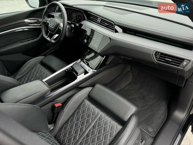 Ауді Q8 e-tron 2023 у Мукачеве на Automoto.ua Чорний Ауді Q8 e-tron, об'ємом двигуна 0 л та пробігом 38 тис. км за 64500 $, фото 27 на Automoto.ua