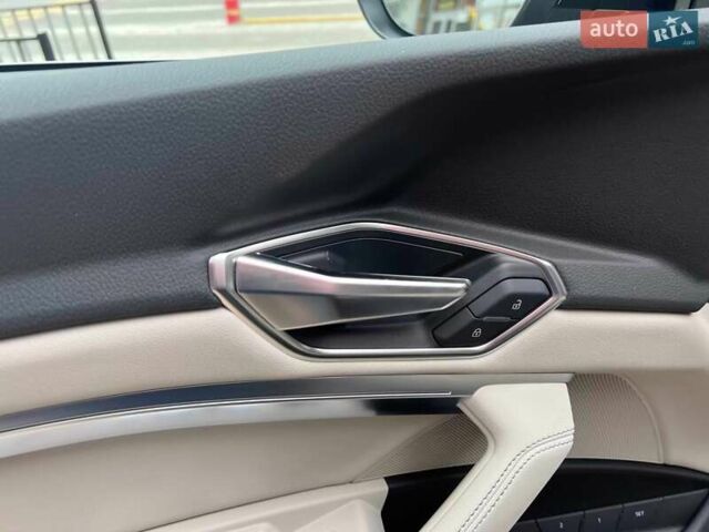Чорний Ауді Q8 e-tron, об'ємом двигуна 0 л та пробігом 1 тис. км за 69900 $, фото 14 на Automoto.ua