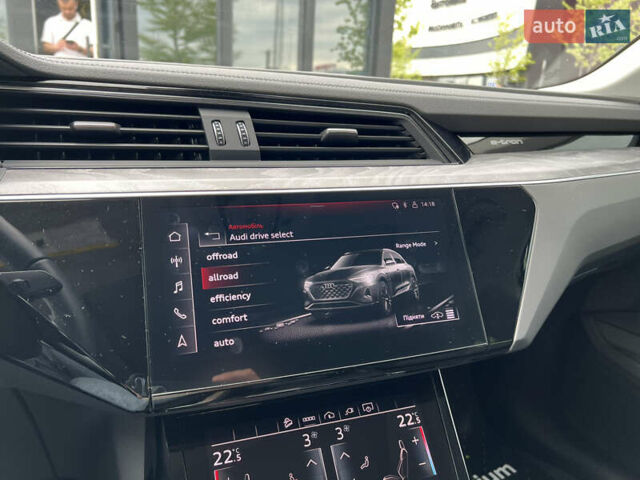 Черный Ауди Q8 e-tron, объемом двигателя 0.11 л и пробегом 12 тыс. км за 57000 $, фото 42 на Automoto.ua