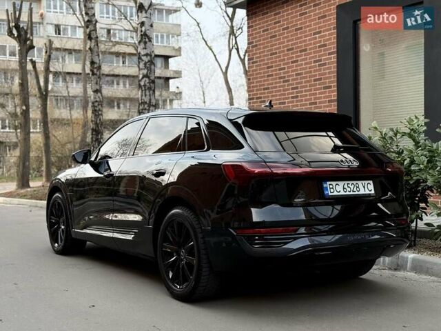 Чорний Ауді Q8 e-tron, об'ємом двигуна 0 л та пробігом 22 тис. км за 50999 $, фото 10 на Automoto.ua