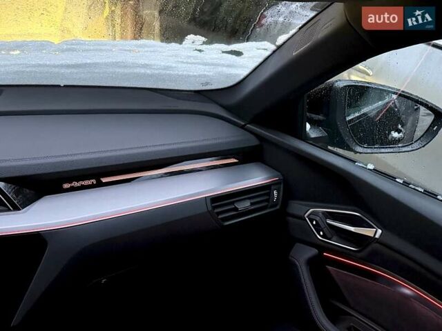 Черный Ауди Q8 e-tron, объемом двигателя 0 л и пробегом 32 тыс. км за 56700 $, фото 57 на Automoto.ua