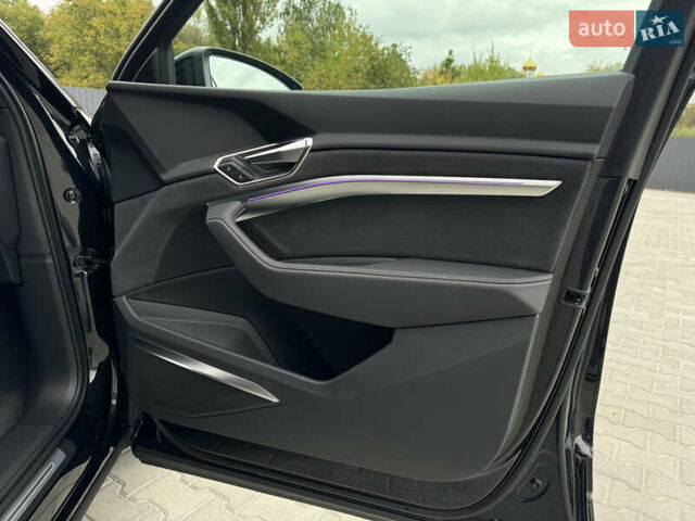 Ауді Q8 e-tron 2023 у Мукачеве на Automoto.ua Чорний Ауді Q8 e-tron, об'ємом двигуна 0 л та пробігом 38 тис. км за 64500 $, фото 31 на Automoto.ua
