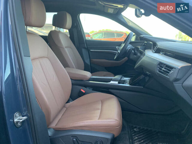 Чорний Ауді Q8 e-tron, об'ємом двигуна 0 л та пробігом 3 тис. км за 55000 $, фото 10 на Automoto.ua