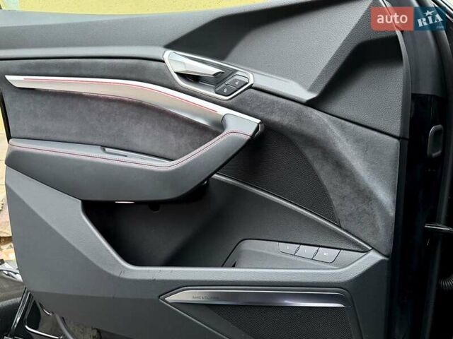 Черный Ауди Q8 e-tron, объемом двигателя 0 л и пробегом 32 тыс. км за 56700 $, фото 18 на Automoto.ua
