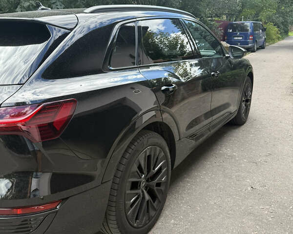 Чорний Ауді Q8 e-tron, об'ємом двигуна 0 л та пробігом 35 тис. км за 70000 $, фото 2 на Automoto.ua