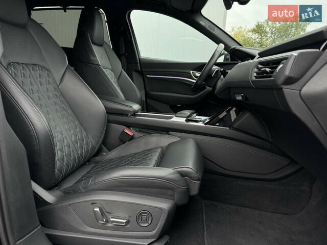 Ауді Q8 e-tron 2023 у Мукачеве на Automoto.ua Чорний Ауді Q8 e-tron, об'ємом двигуна 0 л та пробігом 38 тис. км за 64500 $, фото 45 на Automoto.ua