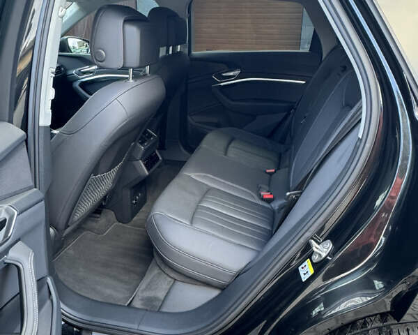 Ауді Q8 e-tron 2023 у Івано-Франківську на Automoto.ua Чорний Ауді Q8 e-tron, об'ємом двигуна 0 л та пробігом 26 тис. км за 49900 $, фото 11 на Automoto.ua