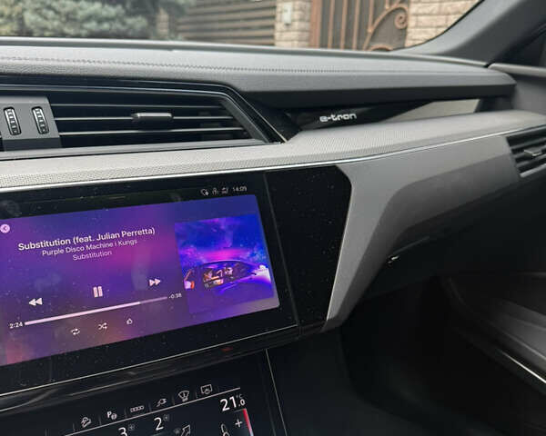 Чорний Ауді Q8 e-tron, об'ємом двигуна 0 л та пробігом 35 тис. км за 70000 $, фото 11 на Automoto.ua