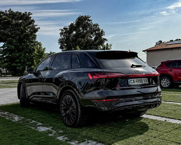 Черный Ауди Q8 e-tron, объемом двигателя 0 л и пробегом 66 тыс. км за 65000 $, фото 8 на Automoto.ua