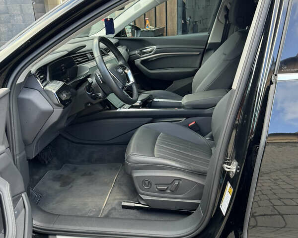 Ауді Q8 e-tron 2023 у Івано-Франківську на Automoto.ua Чорний Ауді Q8 e-tron, об'ємом двигуна 0 л та пробігом 26 тис. км за 49900 $, фото 10 на Automoto.ua