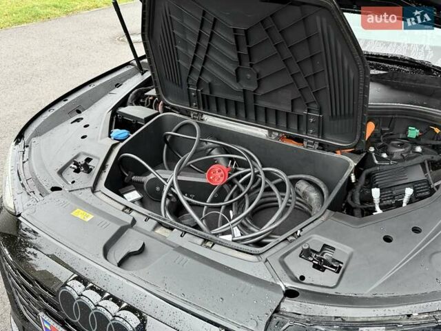 Черный Ауди Q8 e-tron, объемом двигателя 0 л и пробегом 32 тыс. км за 56700 $, фото 17 на Automoto.ua