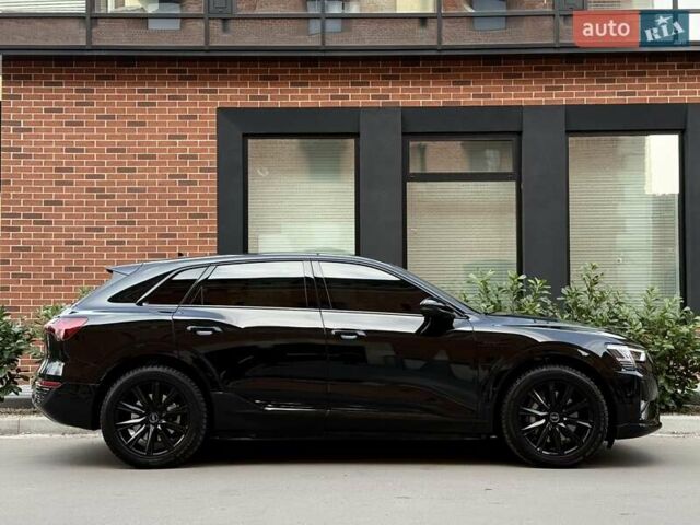 Чорний Ауді Q8 e-tron, об'ємом двигуна 0 л та пробігом 22 тис. км за 50999 $, фото 12 на Automoto.ua