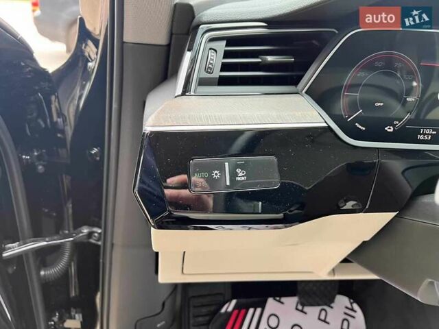 Чорний Ауді Q8 e-tron, об'ємом двигуна 0 л та пробігом 1 тис. км за 69900 $, фото 21 на Automoto.ua