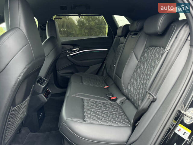 Ауді Q8 e-tron 2023 у Мукачеве на Automoto.ua Чорний Ауді Q8 e-tron, об'ємом двигуна 0 л та пробігом 38 тис. км за 64500 $, фото 23 на Automoto.ua