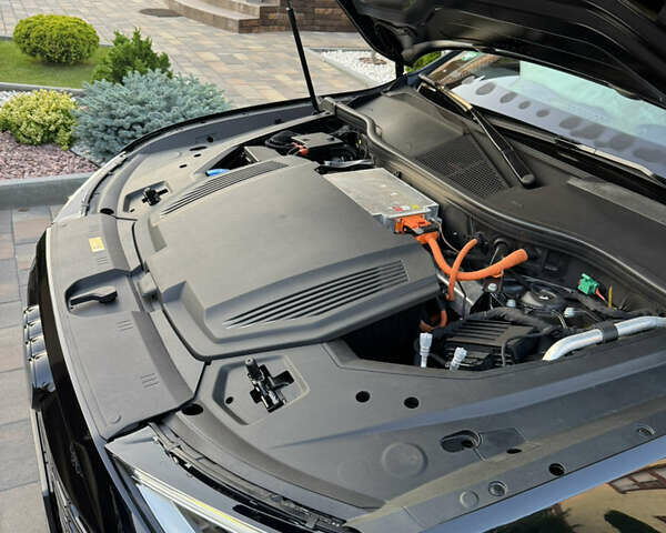 Чорний Ауді Q8 e-tron, об'ємом двигуна 0 л та пробігом 31 тис. км за 57900 $, фото 128 на Automoto.ua