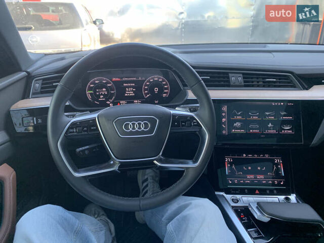 Чорний Ауді Q8 e-tron, об'ємом двигуна 0 л та пробігом 3 тис. км за 55000 $, фото 16 на Automoto.ua