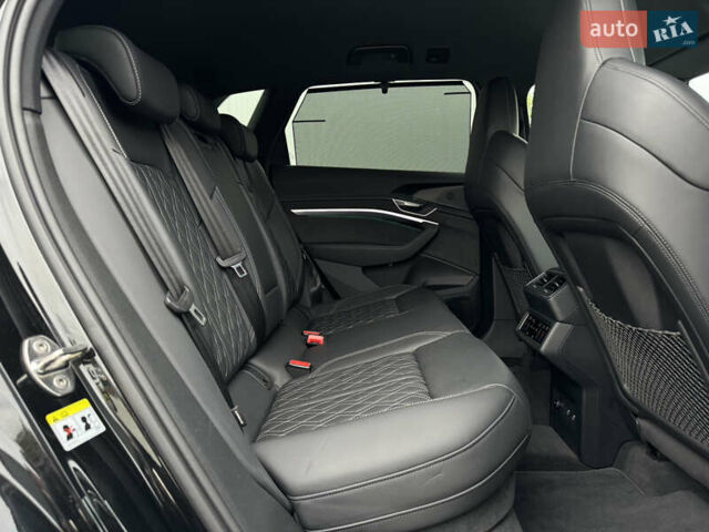 Ауді Q8 e-tron 2023 у Мукачеве на Automoto.ua Чорний Ауді Q8 e-tron, об'ємом двигуна 0 л та пробігом 38 тис. км за 64500 $, фото 25 на Automoto.ua