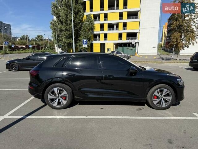 Черный Ауди Q8 e-tron, объемом двигателя 0 л и пробегом 4 тыс. км за 51800 $, фото 7 на Automoto.ua