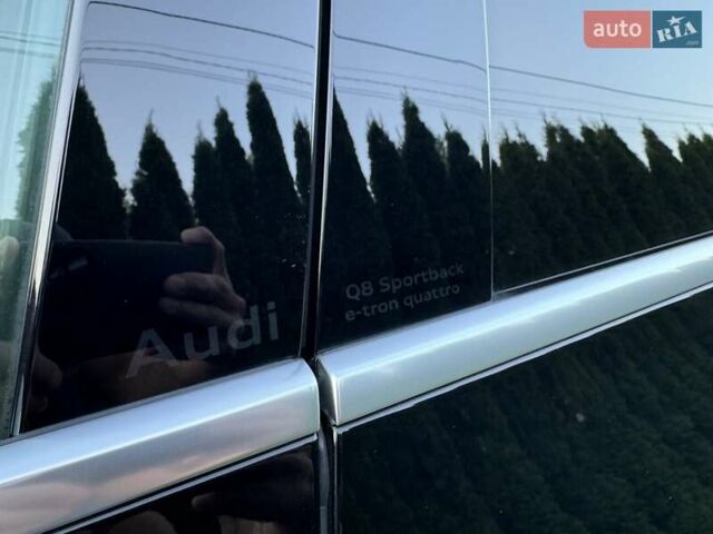Черный Ауди Q8 e-tron, объемом двигателя 0 л и пробегом 20 тыс. км за 49999 $, фото 20 на Automoto.ua