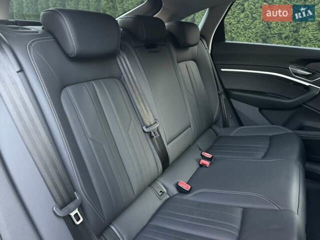 Черный Ауди Q8 e-tron, объемом двигателя 0 л и пробегом 20 тыс. км за 49999 $, фото 52 на Automoto.ua