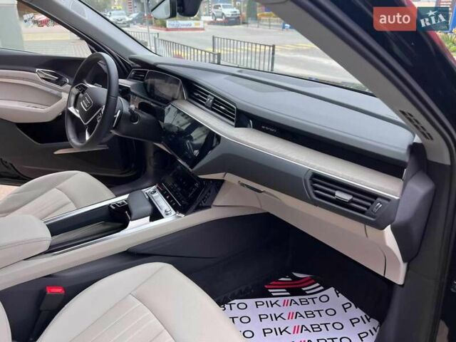 Чорний Ауді Q8 e-tron, об'ємом двигуна 0 л та пробігом 1 тис. км за 69900 $, фото 46 на Automoto.ua
