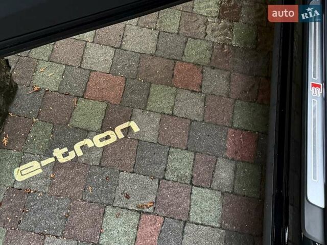 Черный Ауди Q8 e-tron, объемом двигателя 0 л и пробегом 32 тыс. км за 56700 $, фото 22 на Automoto.ua