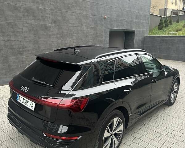 Черный Ауди Q8 e-tron, объемом двигателя 0 л и пробегом 27 тыс. км за 47900 $, фото 8 на Automoto.ua