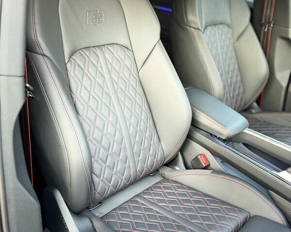 Чорний Ауді Q8 e-tron, об'ємом двигуна 0 л та пробігом 31 тис. км за 57900 $, фото 116 на Automoto.ua