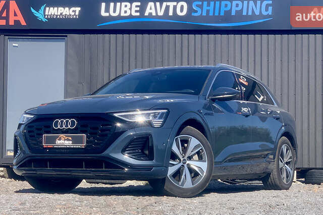 Чорний Ауді Q8 e-tron, об'ємом двигуна 0 л та пробігом 3 тис. км за 55000 $, фото 1 на Automoto.ua