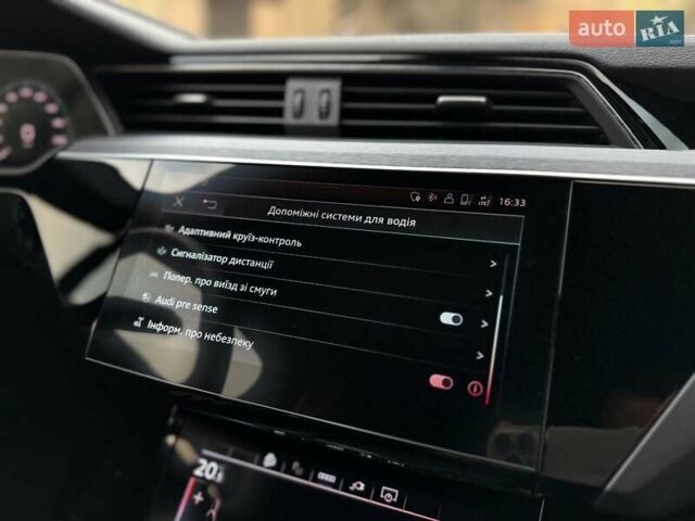 Чорний Ауді Q8 e-tron, об'ємом двигуна 0 л та пробігом 22 тис. км за 50999 $, фото 30 на Automoto.ua