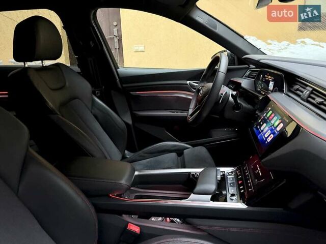 Черный Ауди Q8 e-tron, объемом двигателя 0 л и пробегом 32 тыс. км за 56700 $, фото 27 на Automoto.ua