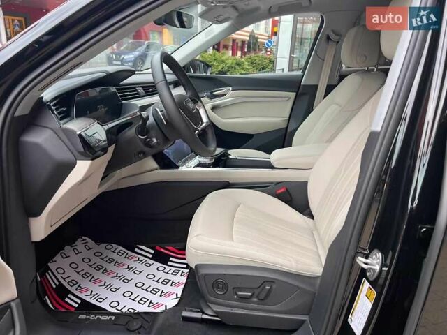 Чорний Ауді Q8 e-tron, об'ємом двигуна 0 л та пробігом 1 тис. км за 69900 $, фото 17 на Automoto.ua
