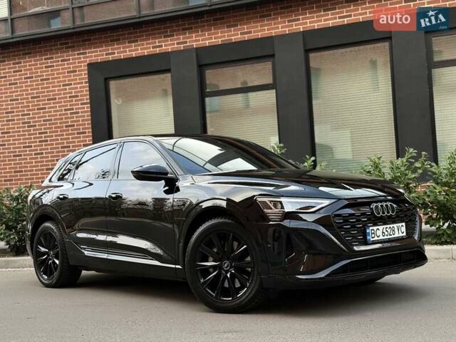 Чорний Ауді Q8 e-tron, об'ємом двигуна 0 л та пробігом 22 тис. км за 50999 $, фото 1 на Automoto.ua