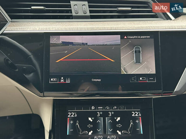 Чорний Ауді Q8 e-tron, об'ємом двигуна 0 л та пробігом 49 тис. км за 44200 $, фото 19 на Automoto.ua