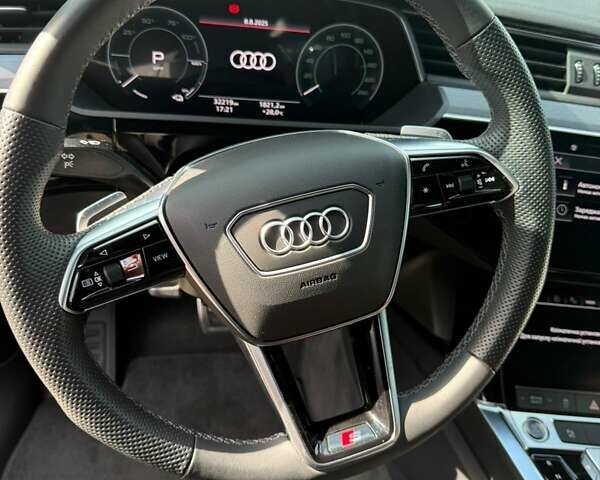 Черный Ауди Q8 e-tron, объемом двигателя 0 л и пробегом 33 тыс. км за 51115 $, фото 10 на Automoto.ua