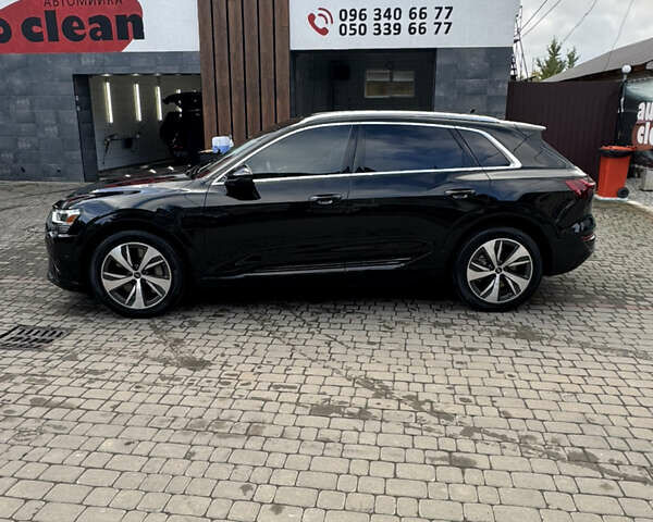 Ауді Q8 e-tron 2023 у Івано-Франківську на Automoto.ua Чорний Ауді Q8 e-tron, об'ємом двигуна 0 л та пробігом 26 тис. км за 49900 $, фото 2 на Automoto.ua