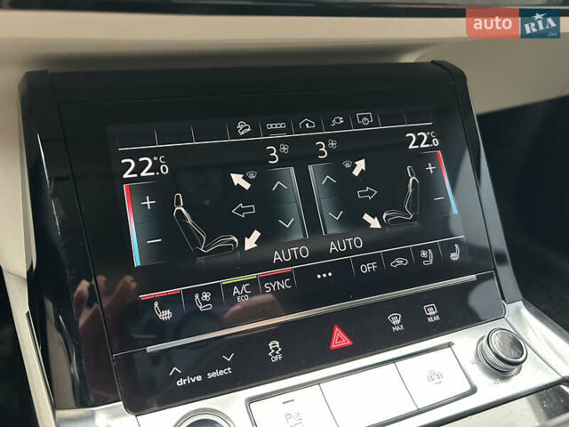 Чорний Ауді Q8 e-tron, об'ємом двигуна 0 л та пробігом 49 тис. км за 44200 $, фото 16 на Automoto.ua