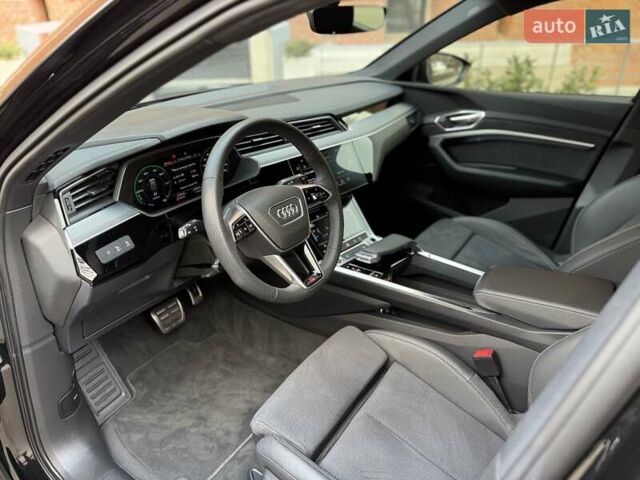 Чорний Ауді Q8 e-tron, об'ємом двигуна 0 л та пробігом 22 тис. км за 50999 $, фото 23 на Automoto.ua