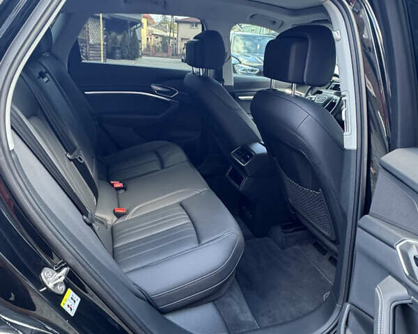 Ауді Q8 e-tron 2023 у Івано-Франківську на Automoto.ua Чорний Ауді Q8 e-tron, об'ємом двигуна 0 л та пробігом 26 тис. км за 49900 $, фото 9 на Automoto.ua