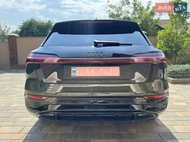 Чорний Ауді Q8 e-tron, об'ємом двигуна 0 л та пробігом 31 тис. км за 57900 $, фото 7 на Automoto.ua